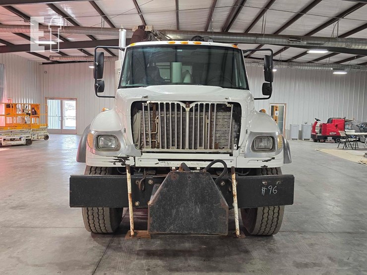 2007-international-7600-image-7