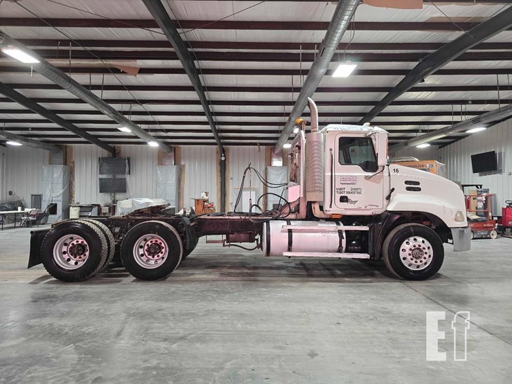 2006-mack-vision-cxn613-image-6