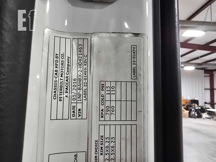 2017-peterbilt-579-image-24