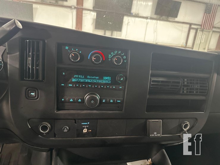 2017-chevrolet-express-2500-image-14