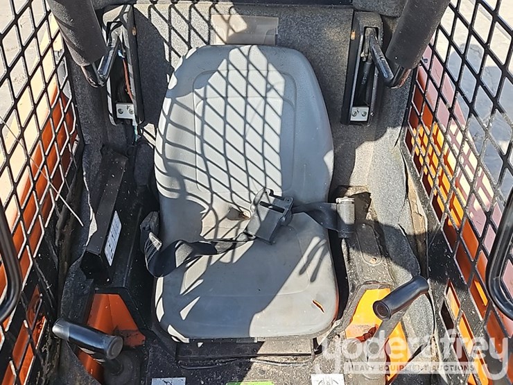 2019-gehl-r105-image-15