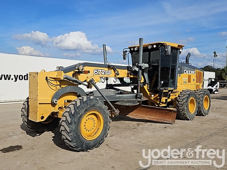 2017-deere-672g-image-1