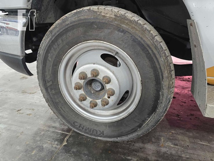 2013-ford-e450-image-22