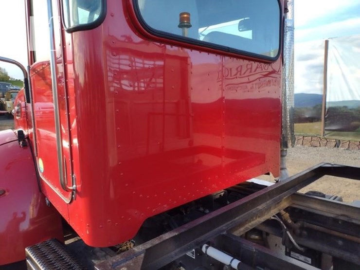 peterbilt-330-image-31