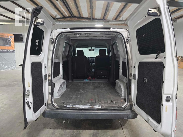 2014-nissan-nv200-image-16