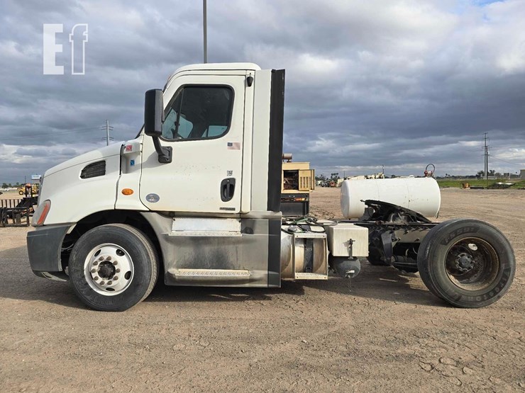 2018-freightliner-cascadia-113-image-5