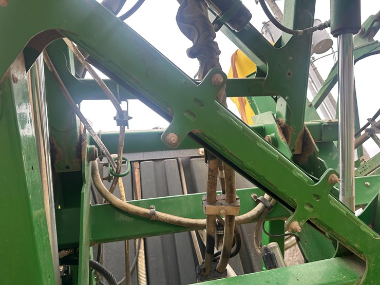 2014-john-deere-r4038-image-25