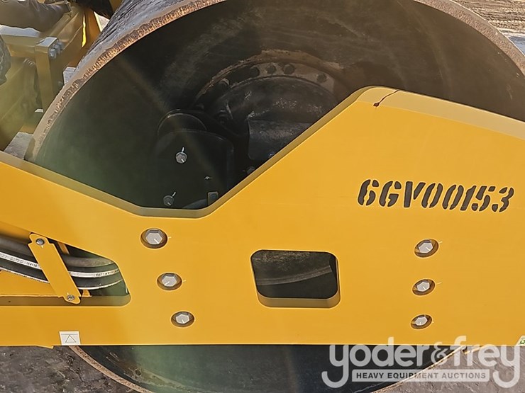 2024-caterpillar-cs10gc-image-11