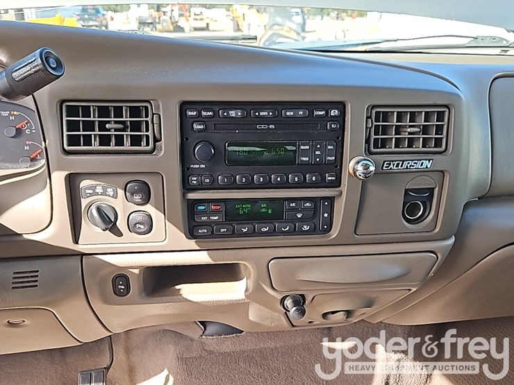 2004-ford-excursion-limited-image-25