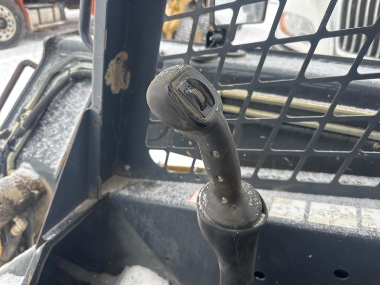 2017-deere-320e-image-37