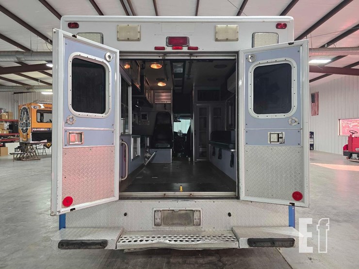 1996-ford-e350-image-23