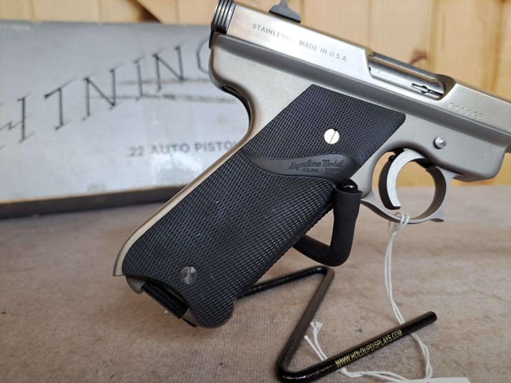 amt-.22-lr-semiauto-pistol-image-11