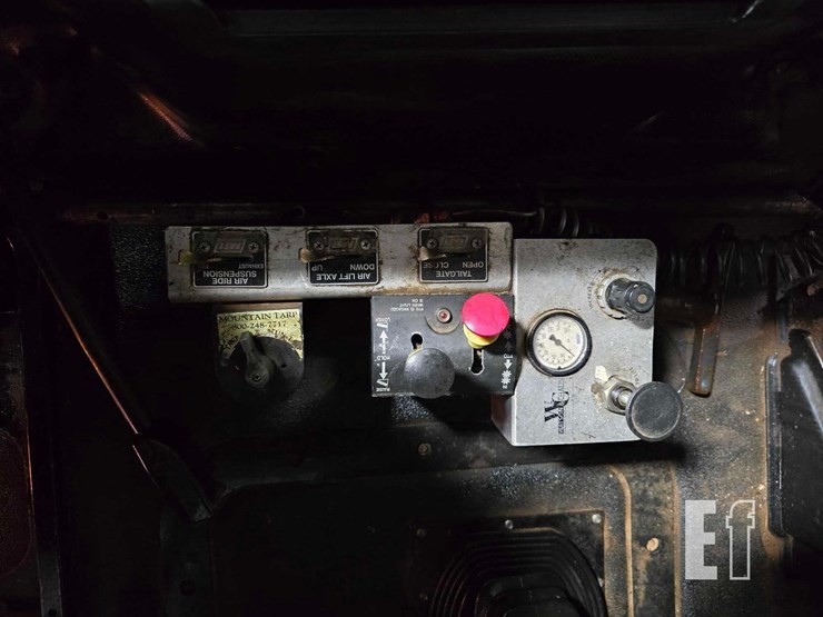 2000-mack-ch613-image-25