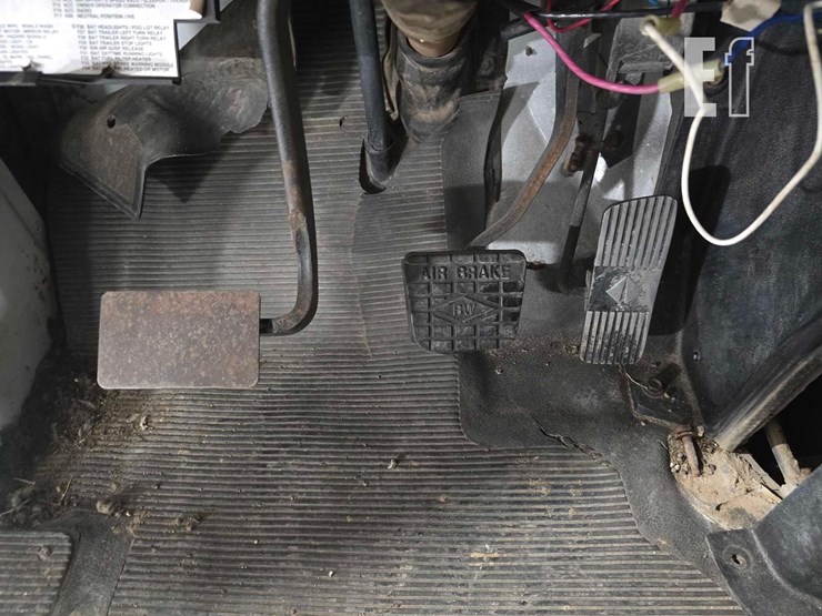 1998-international-4700-image-11