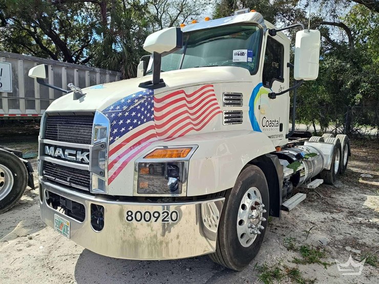 2020-mack-anthem-t/a-wet-kit-day-cab-truck-tractor-image-1