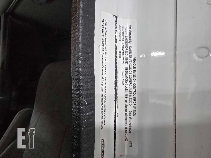 2020-freightliner-122sd-image-32