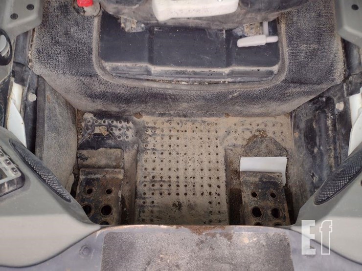 2017-bobcat-t740-image-14