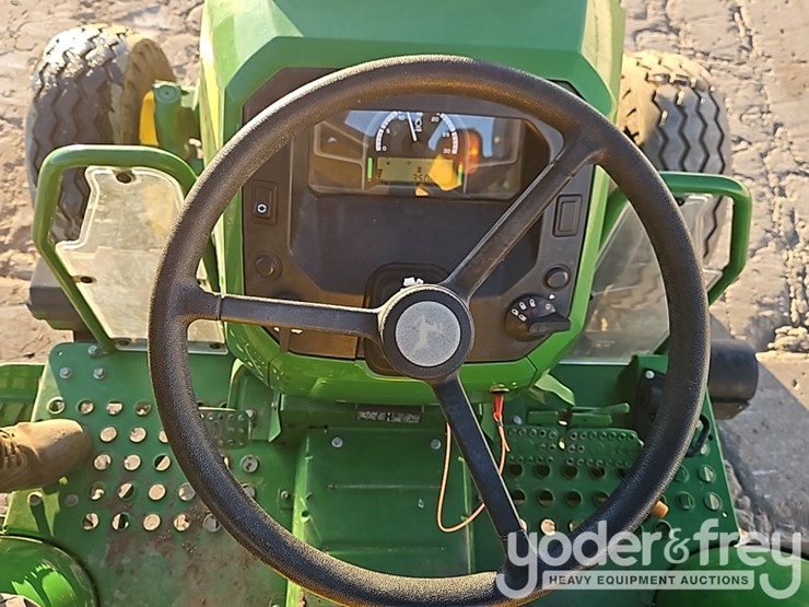 2024-john-deere-5075e-image-22