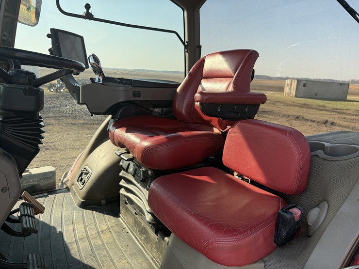 case-ih-315-magnum-image-16