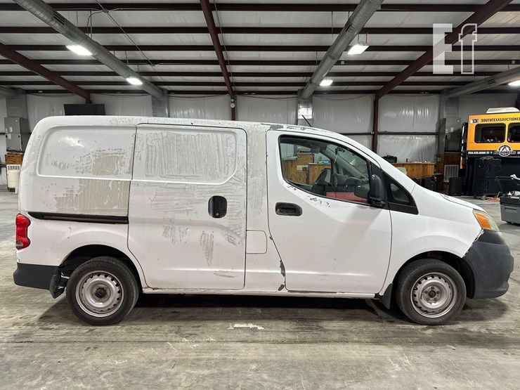 2016-nissan-nv200-image-6