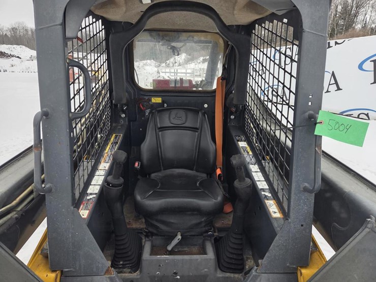 2017-deere-320e-image-29