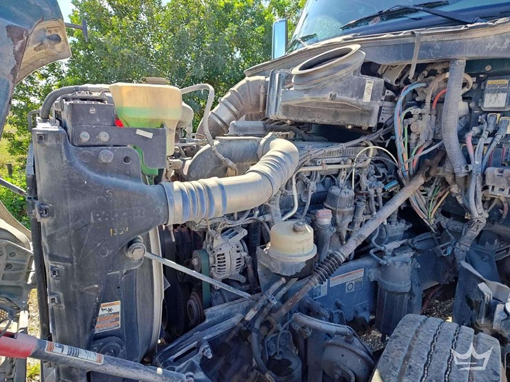 2022-peterbilt-567-image-10