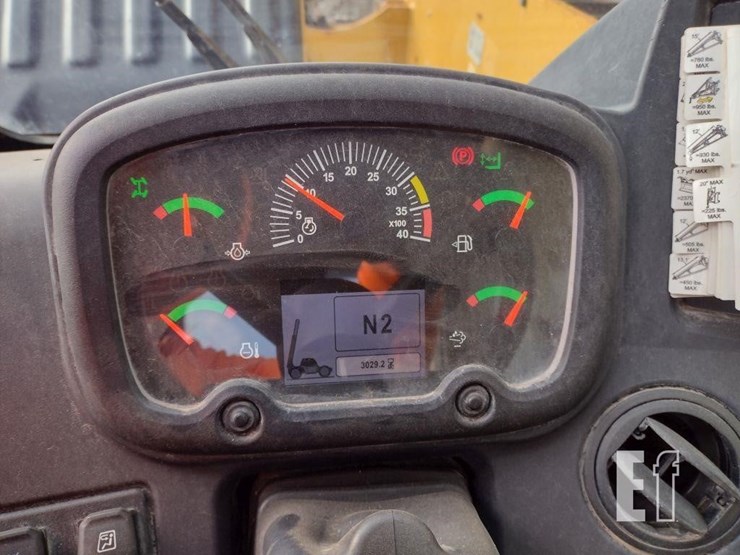 2019-caterpillar-tl1055d-image-7