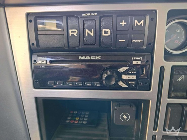 2020-mack-anthem-t/a-wet-kit-day-cab-truck-tractor-image-20