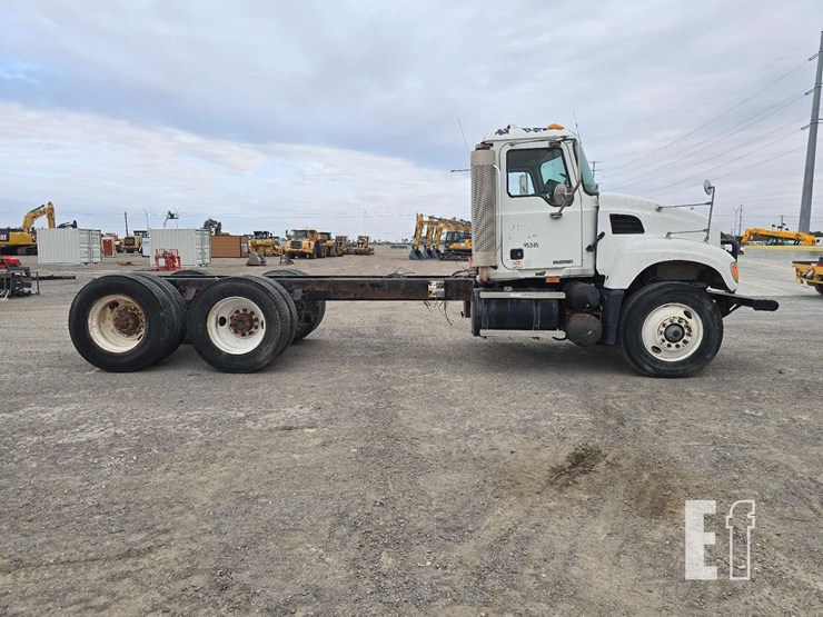 2007-mack-granite-cv713-image-6