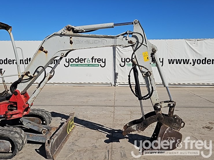 2019-takeuchi-tb235-image-16