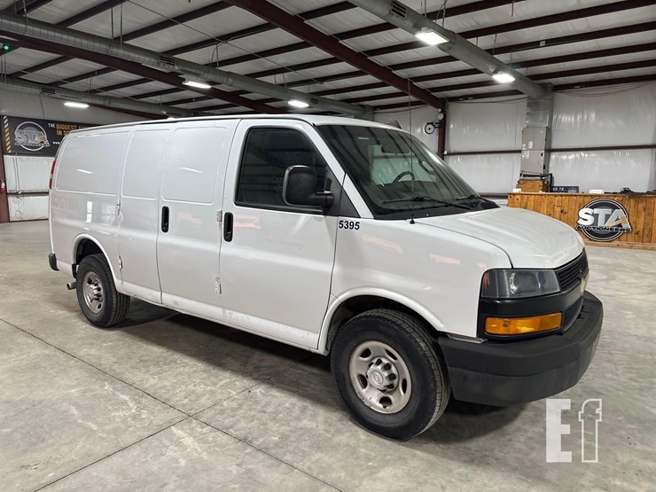 2018-chevrolet-express-2500-image-2