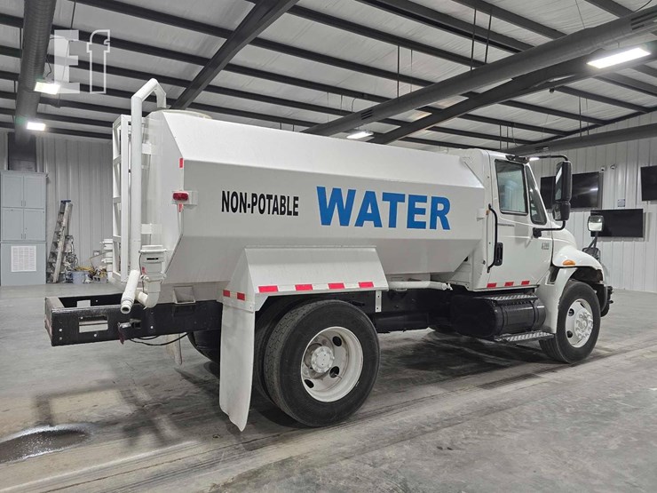 2004-international-durastar-4300-image-3