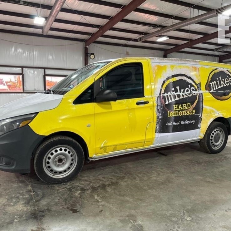 2017 MERCEDES-BENZ METRIS