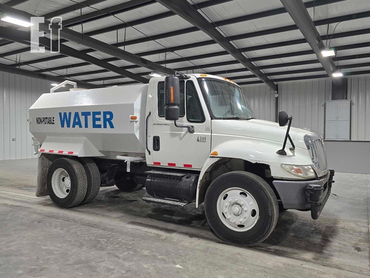 2004-international-durastar-4300-image-2