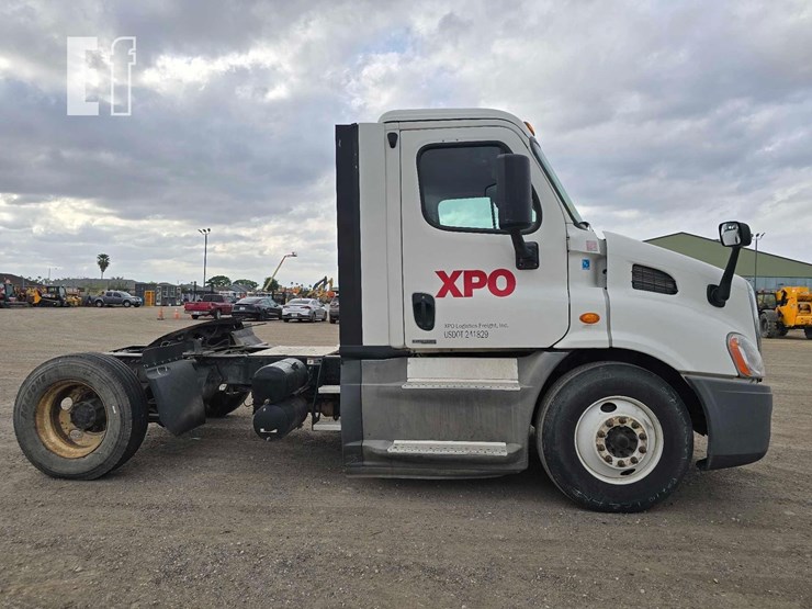 2018-freightliner-cascadia-113-image-6