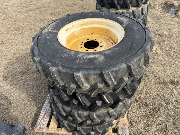 pallet-of-four-pivot-wheels-&-tires-image-2
