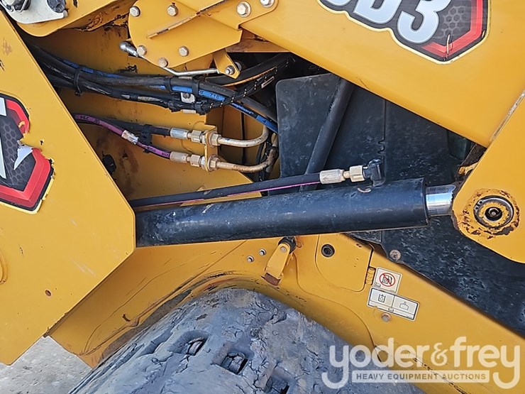 2020-caterpillar-259d3-image-12