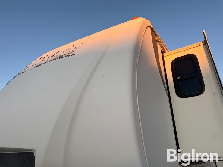 2009-keystone-challenger-32-sat-5th-wheel-camper-trailer-image-15