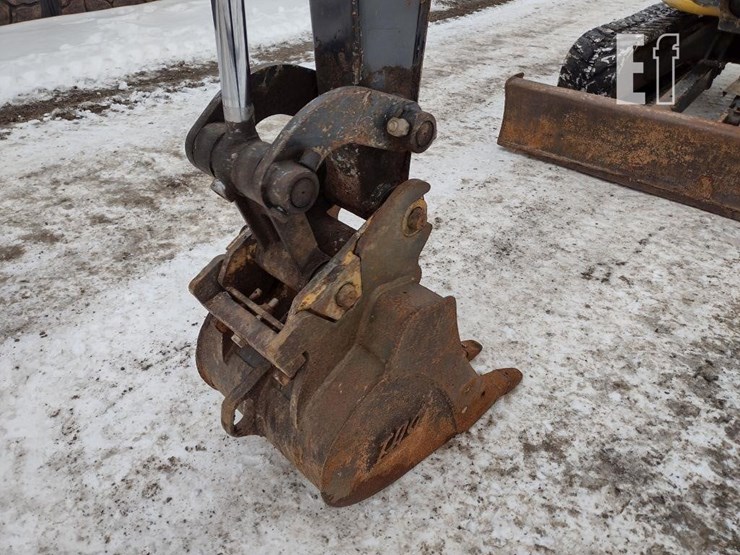 2016-deere-35g-image-16