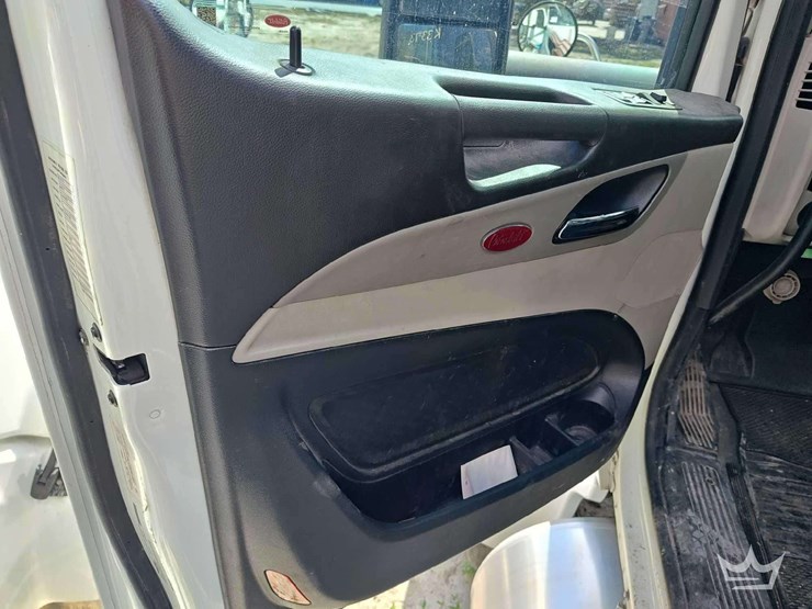 2022-peterbilt-567-t/a-wet-kit-day-cab-truck-tractor-image-34