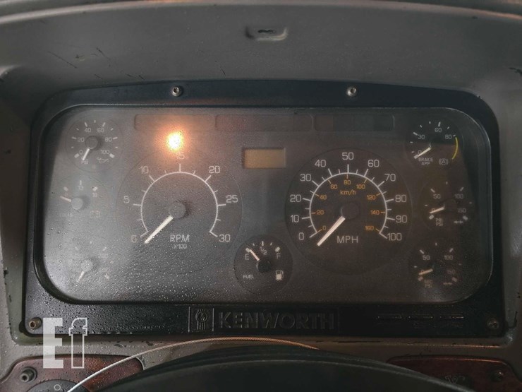 2016-kenworth-t2000-image-12