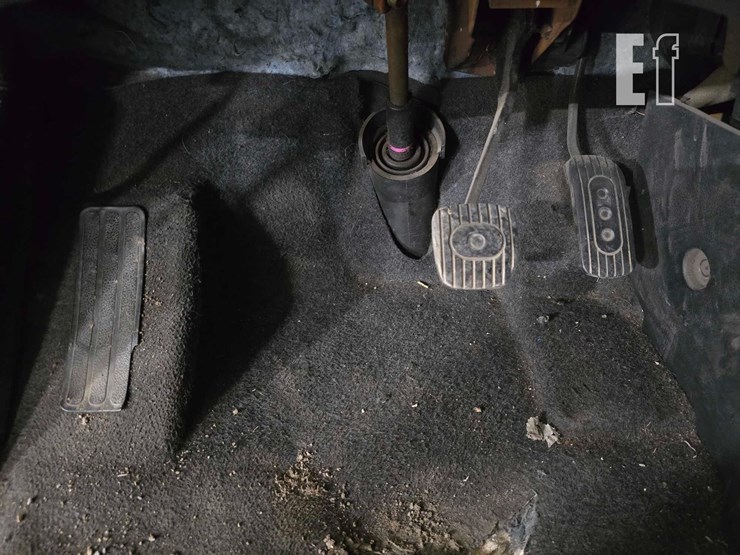 2014-nissan-nv200-image-11