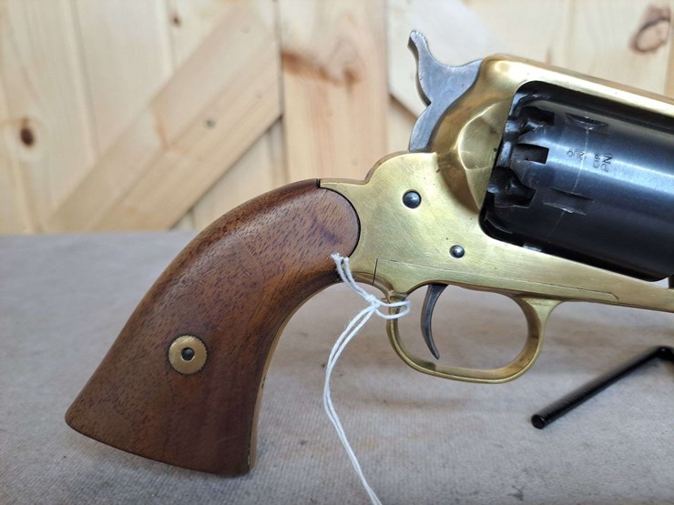 f.-llipietta-.44-caliber-blackpowder-percussion-revolver-image-8