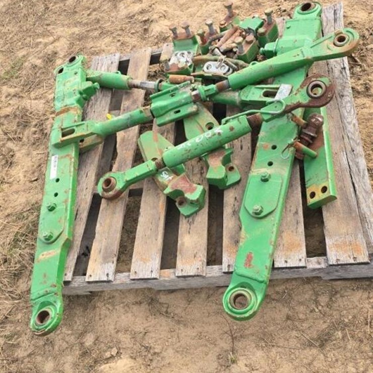 JOHN DEERE LIFT ARMS AND TOP LINK