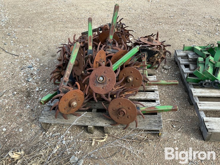 john-deere-max-emerge-planter-opening-units-image-4