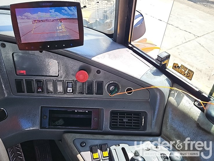 2005-volvo-a30-image-32