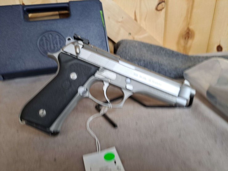 beretta-model-96-.40-semiauto-pistol-image-7