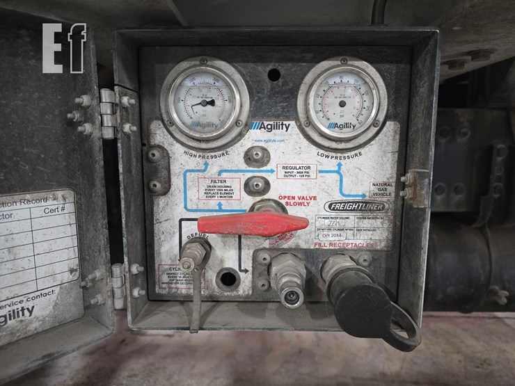 2016-freightliner-114sd-image-9