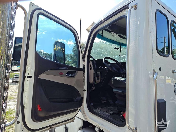 2023-peterbilt-567-t/a-wet-kit-day-cab-truck-tractor-image-18