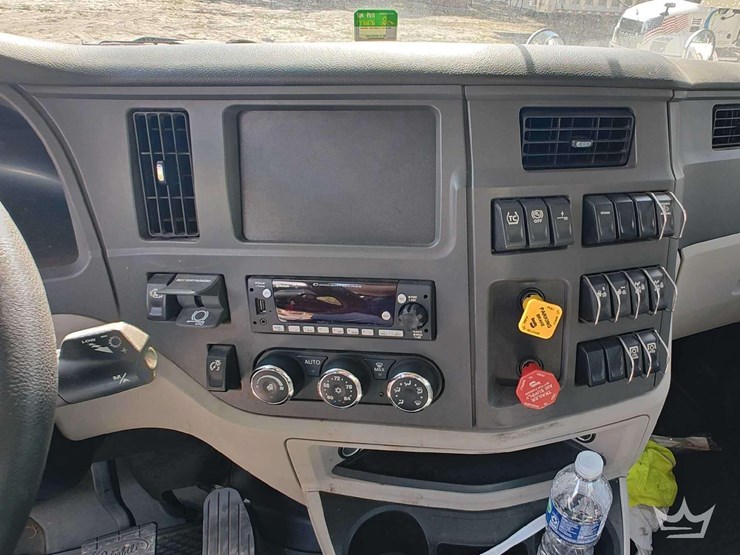 2023-peterbilt-567-t/a-wet-kit-day-cab-truck-tractor-image-23